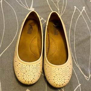 Size 8 cream colored flats worn a couple times